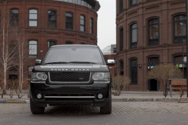 Siyah Range Rover Moskova'da