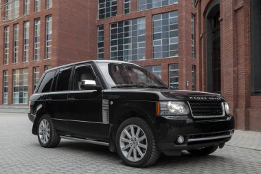 Siyah Range Rover Moskova'da