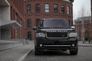 Siyah Range Rover Moskova'da