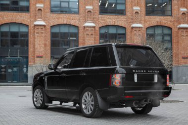 Siyah Range Rover Moskova'da