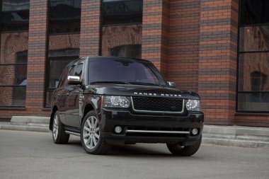 Siyah Range Rover Moskova'da