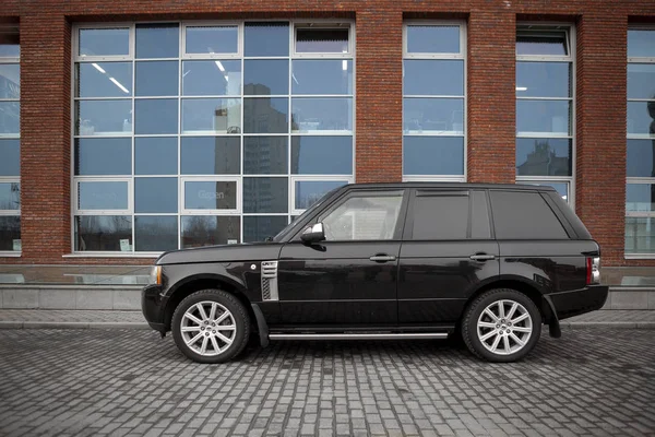 Black Range Rover Москве — стоковое фото