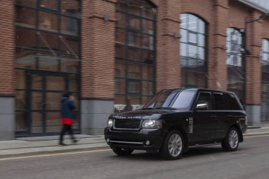 Siyah Range Rover Moskova'da