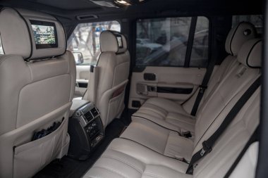 Siyah Range Rover Moskova'da