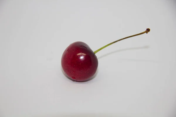 Cherry Manis Pada Latar Belakang Putih — Stok Foto