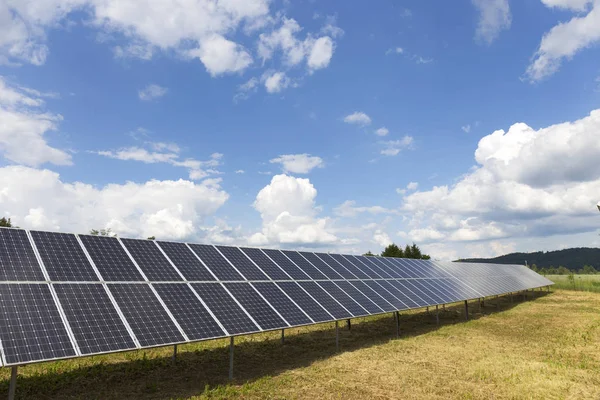 Solární Energie Panelu Oblohou — Stock fotografie