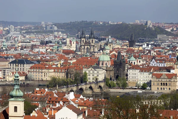 Vista Ciudad Praga Primavera Con Naturaleza Verde Los Árboles Con —  Fotos de Stock