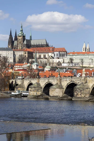 Castello Gotico Praga Con Piccola Città Sopra Fiume Moldava Nella — Foto Stock