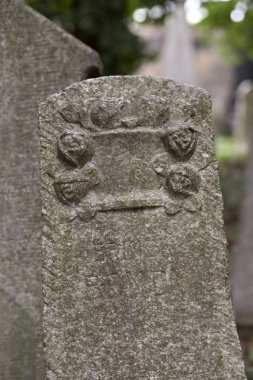 Eski Yahudi Mezarlığı ve onun mezar taşları