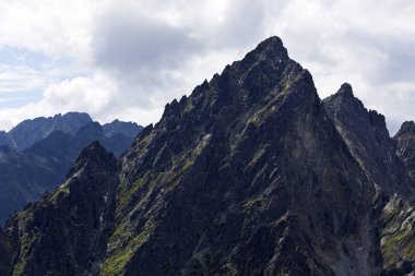 Tepeler ve alp peyzaj yüksek Tatras, Slovakya'nın dağda görüntülemek