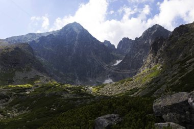 Tepeler ve alp peyzaj yüksek Tatras, Slovakya'nın dağda görüntülemek