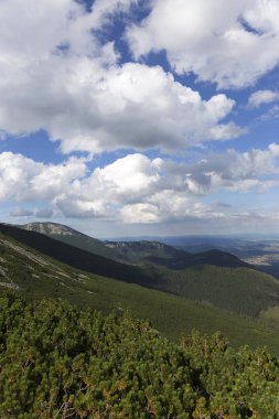 Tepeler ve alp peyzaj yüksek Tatras, Slovakya'nın dağda görüntülemek