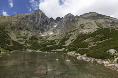Tepeler ve alp peyzaj yüksek Tatras, Slovakya'nın dağda görüntülemek