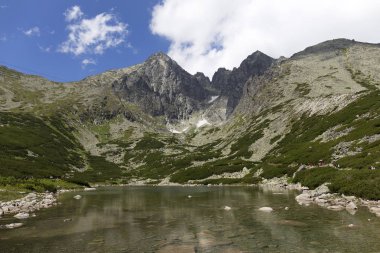 Tepeler ve alp peyzaj yüksek Tatras, Slovakya'nın dağda görüntülemek