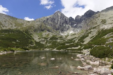 Tepeler ve alp peyzaj yüksek Tatras, Slovakya'nın dağda görüntülemek
