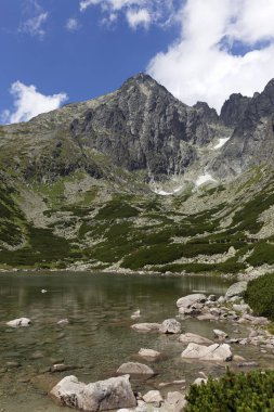 Tepeler ve alp peyzaj yüksek Tatras, Slovakya'nın dağda görüntülemek