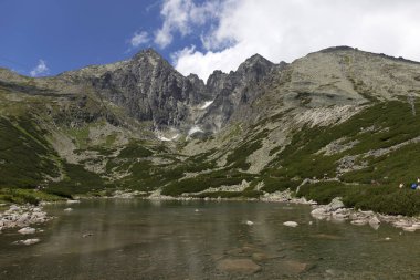 Tepeler ve alp peyzaj yüksek Tatras, Slovakya'nın dağda görüntülemek