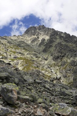 Tepeler ve alp peyzaj yüksek Tatras, Slovakya'nın dağda görüntülemek