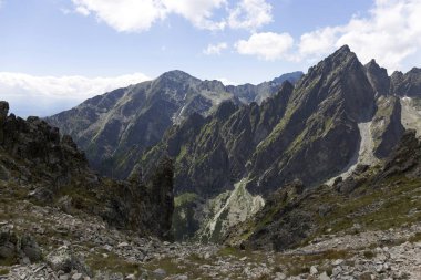 Tepeler ve alp peyzaj yüksek Tatras, Slovakya'nın dağda görüntülemek
