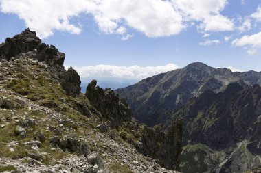 Tepeler ve alp peyzaj yüksek Tatras, Slovakya'nın dağda görüntülemek