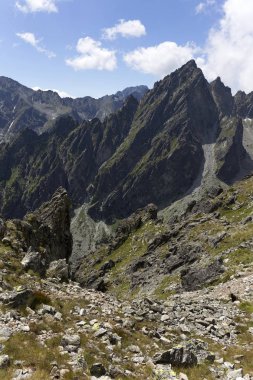 Tepeler ve alp peyzaj yüksek Tatras, Slovakya'nın dağda görüntülemek