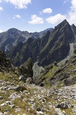 Tepeler ve alp peyzaj yüksek Tatras, Slovakya'nın dağda görüntülemek