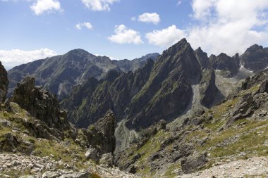 Tepeler ve alp peyzaj yüksek Tatras, Slovakya'nın dağda görüntülemek