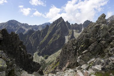 Tepeler ve alp peyzaj yüksek Tatras, Slovakya'nın dağda görüntülemek