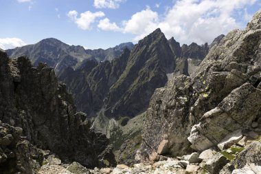 Tepeler ve alp peyzaj yüksek Tatras, Slovakya'nın dağda görüntülemek