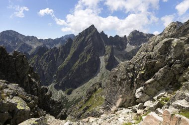 Tepeler ve alp peyzaj yüksek Tatras, Slovakya'nın dağda görüntülemek