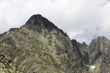 Tepeler ve alp peyzaj yüksek Tatras, Slovakya'nın dağda görüntülemek