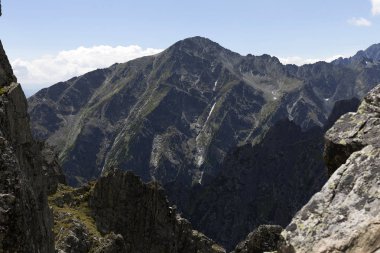 Tepeler ve alp peyzaj yüksek Tatras, Slovakya'nın dağda görüntülemek