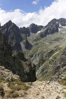 Tepeler ve alp peyzaj yüksek Tatras, Slovakya'nın dağda görüntülemek