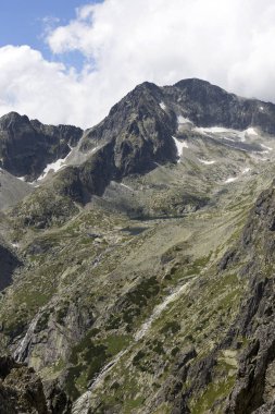 Tepeler ve alp peyzaj yüksek Tatras, Slovakya'nın dağda görüntülemek