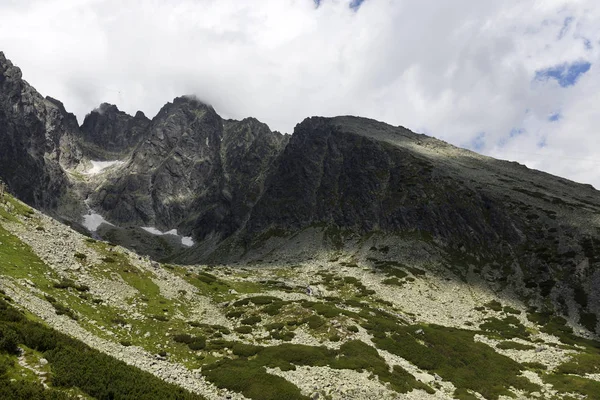 论斯洛伐克高 Tatras 的山峰和高山景观 — 图库照片