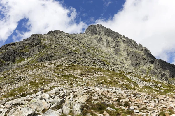 Tepeler ve alp peyzaj yüksek Tatras, Slovakya'nın dağda görüntülemek