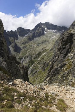 Tepeler ve alp peyzaj yüksek Tatras, Slovakya'nın dağda görüntülemek