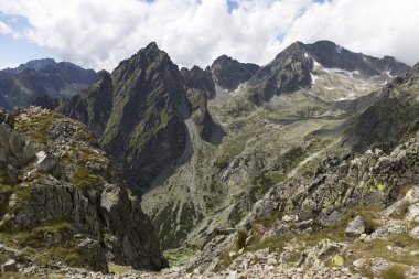 Tepeler ve alp peyzaj yüksek Tatras, Slovakya'nın dağda görüntülemek