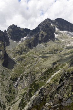 Tepeler ve alp peyzaj yüksek Tatras, Slovakya'nın dağda görüntülemek