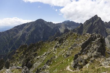 Tepeler ve alp peyzaj yüksek Tatras, Slovakya'nın dağda görüntülemek