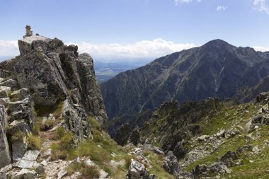 Tepeler ve alp peyzaj yüksek Tatras, Slovakya'nın dağda görüntülemek