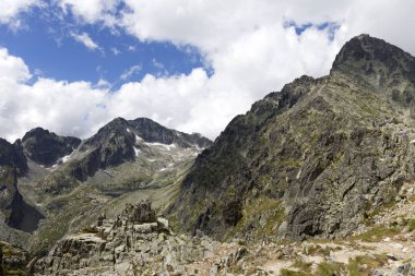 Tepeler ve alp peyzaj yüksek Tatras, Slovakya'nın dağda görüntülemek