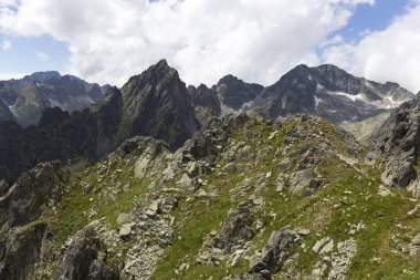 Tepeler ve alp peyzaj yüksek Tatras, Slovakya'nın dağda görüntülemek