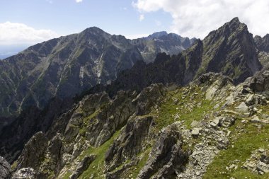 Tepeler ve alp peyzaj yüksek Tatras, Slovakya'nın dağda görüntülemek