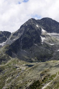 Tepeler ve alp peyzaj yüksek Tatras, Slovakya'nın dağda görüntülemek