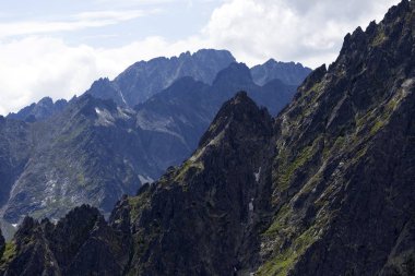 Tepeler ve alp peyzaj yüksek Tatras, Slovakya'nın dağda görüntülemek