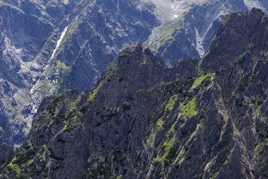 Tepeler ve alp peyzaj yüksek Tatras, Slovakya'nın dağda görüntülemek