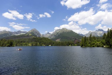 Tepeler ve alp peyzaj yüksek Tatras, Slovakya'nın dağda görüntülemek