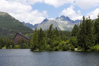 Tepeler ve alp peyzaj yüksek Tatras, Slovakya'nın dağda görüntülemek