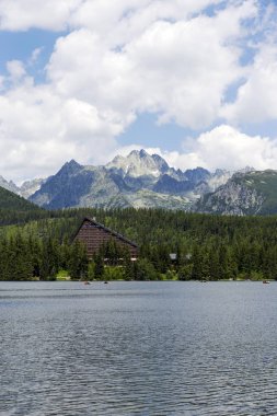 Tepeler ve alp peyzaj yüksek Tatras, Slovakya'nın dağda görüntülemek